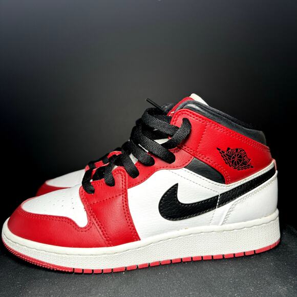 Nike Air Jordan 1 Mid GS Chicago Men's Shoes - Size 5.5 - Picture 8 of 8